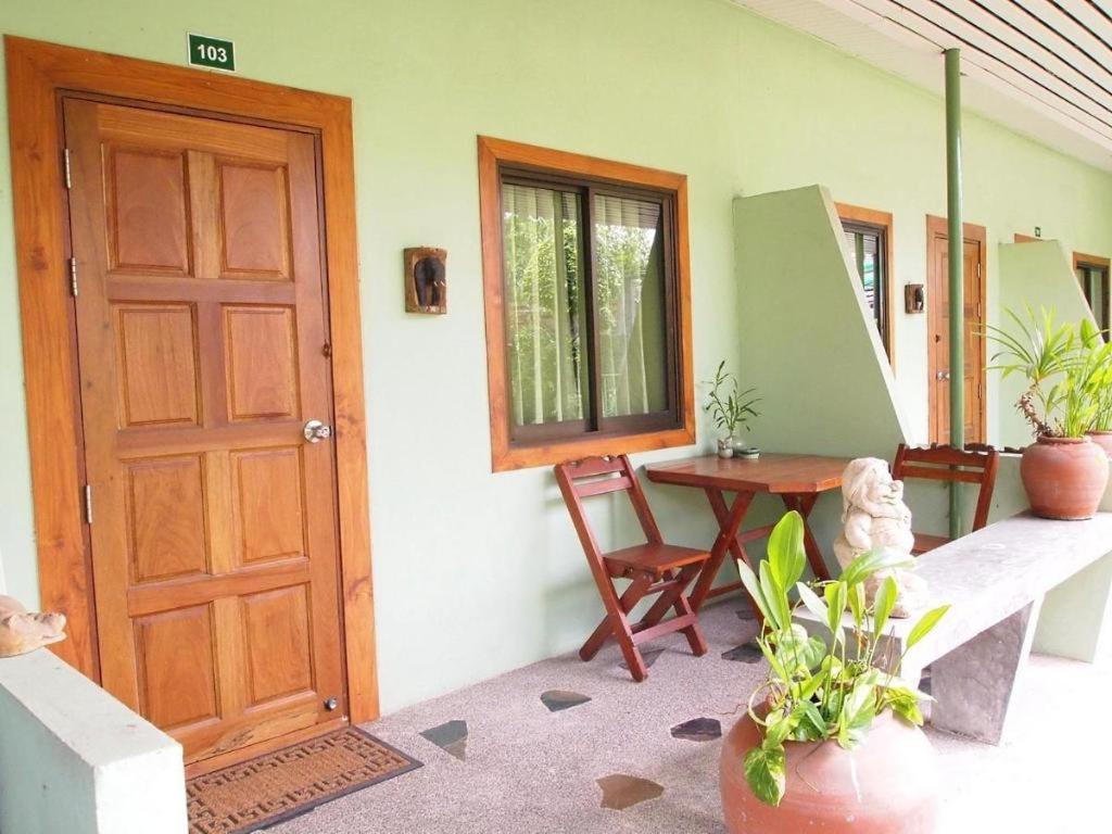 Baan Sala Lung Dam Hotel Бопхут Экстерьер фото